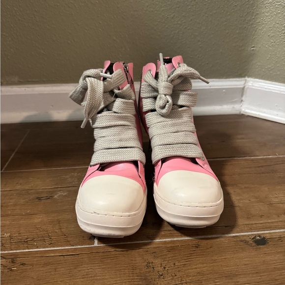 Pink High-Top Sneakers with Chunky Laces (Size 39 / US 8) - Picture 5 of 7